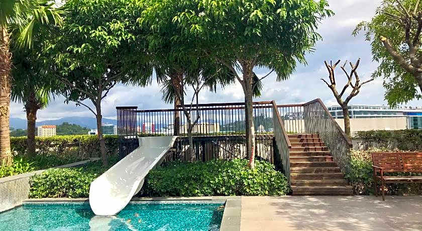 Sunset Seaview Vacation Condos @ IMAGO Shopping Mall