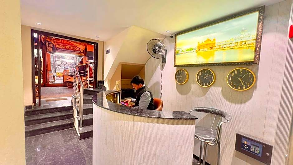 Hotel Brooklyn Suites - Near Golden Temple