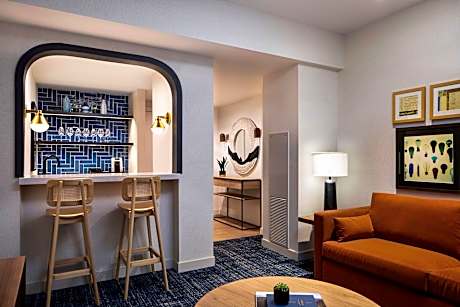 A Writer's Suite, 1 Bedroom Suite, 1 King, City View