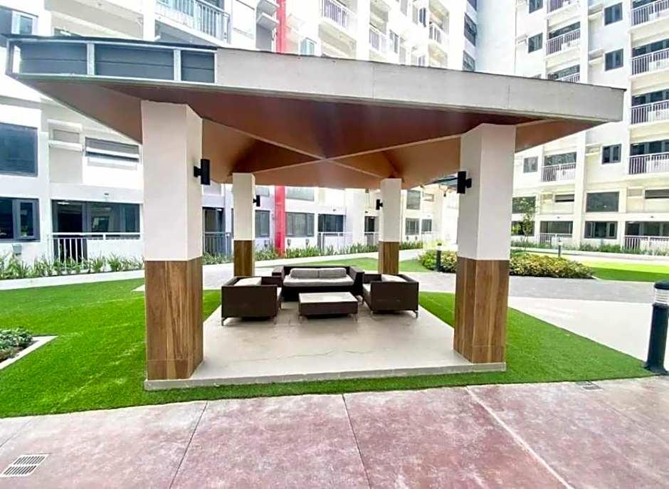 2BR SMDC Bloom Residences Near NAIA Wi-fi +Netflix