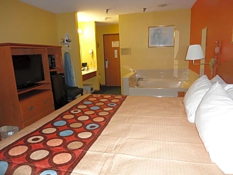 1 King Bed Deluxe Room Non-Smoking