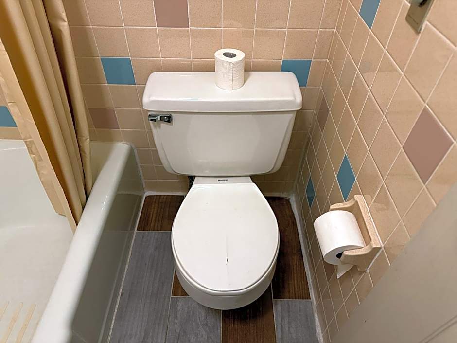 Country Club Inn & Suites