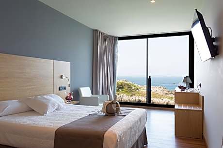 Double or Twin Room with Sea View