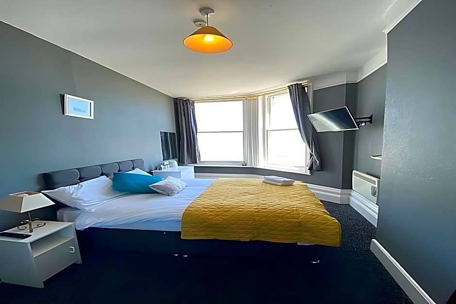 OYO Marine Parade Hotel, Eastbourne Pier