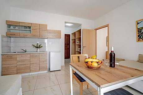 Grand Two Bedroom Apartment with Panoramic Sea View