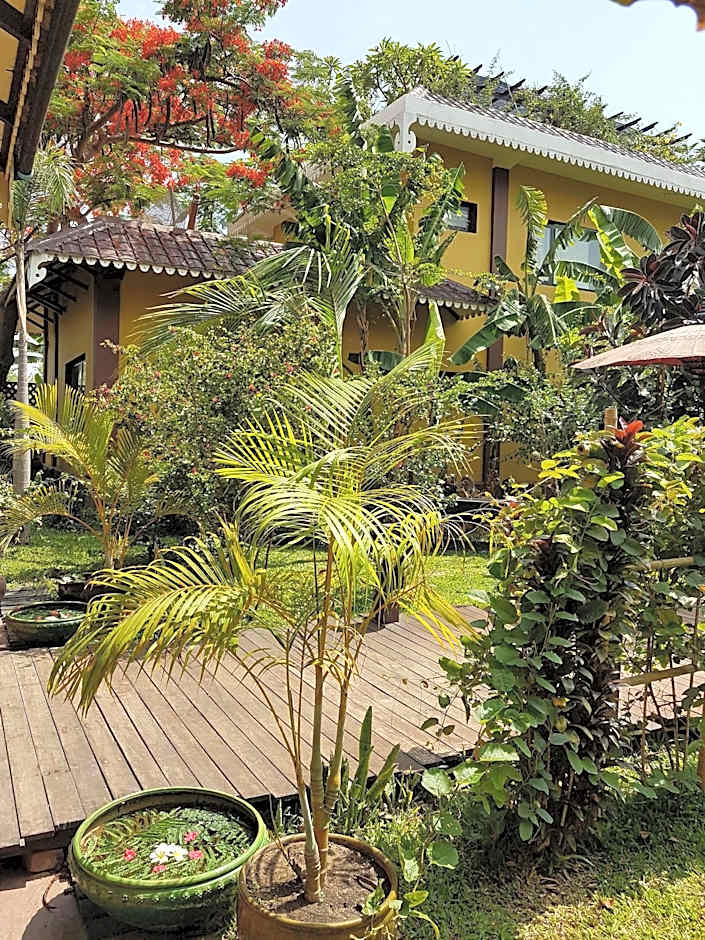Thanakha Inle Hotel