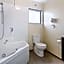 Quality Suites Amore