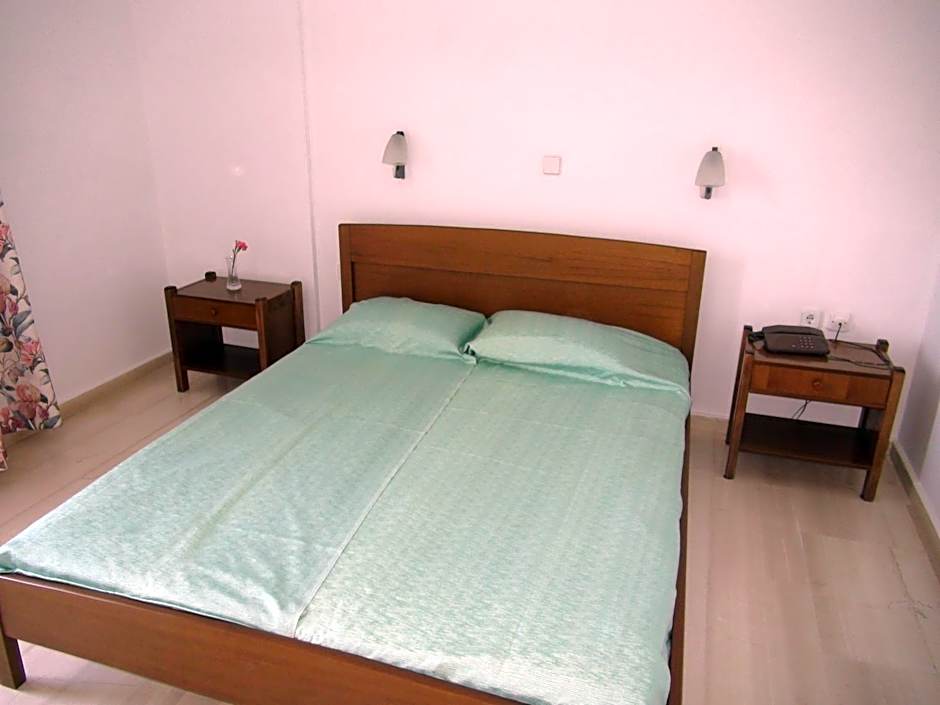 Filoxenia Hotel & Apartments