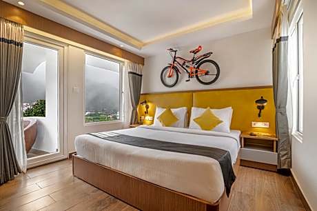 Valley View Thematic  Suite with Balcony