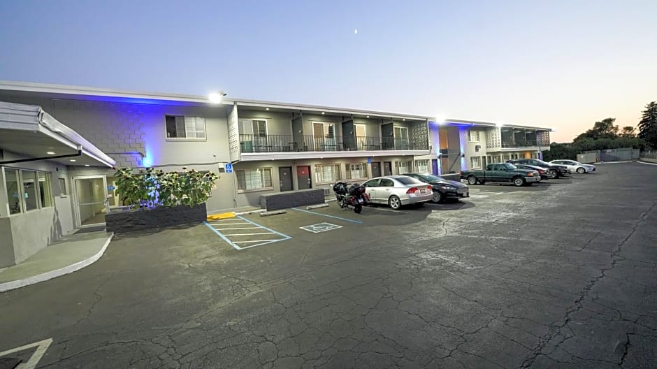 Seaside Inn & Suites