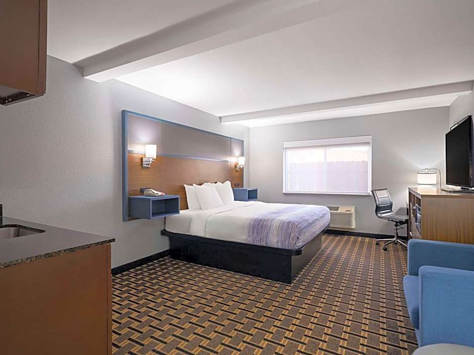 AmericInn by Wyndham Woodstock IL