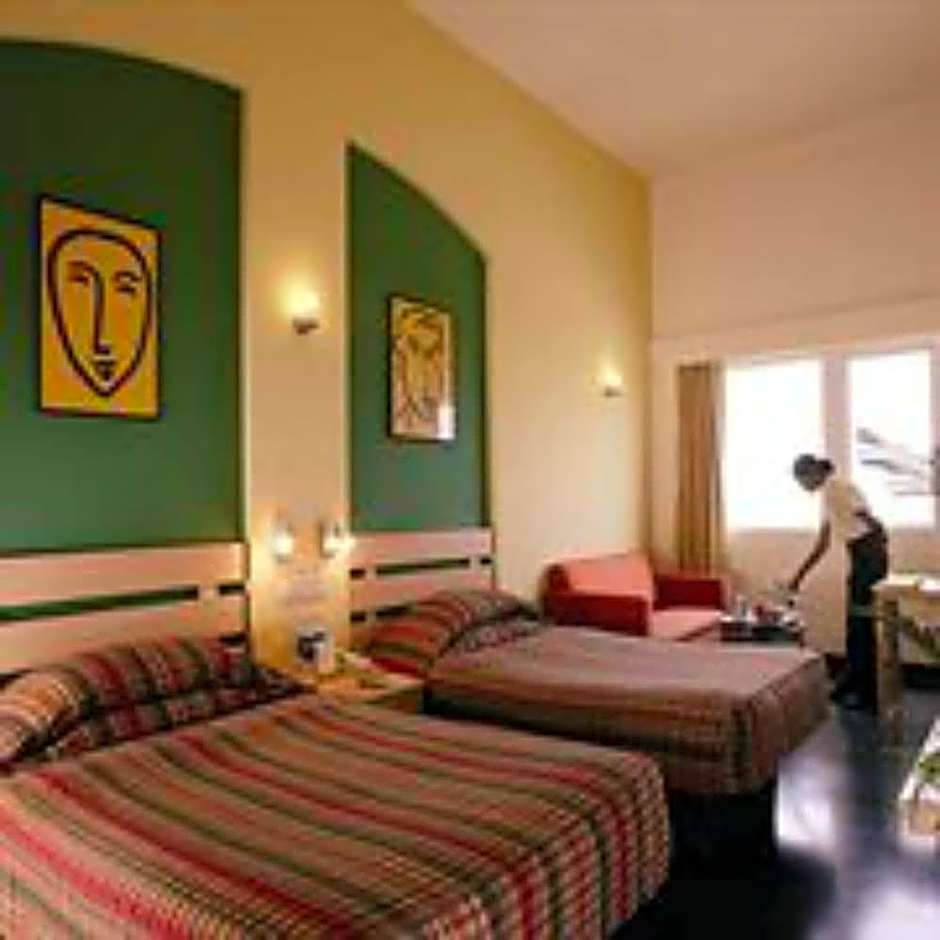 Lemon Tree Hotel East Delhi Mall