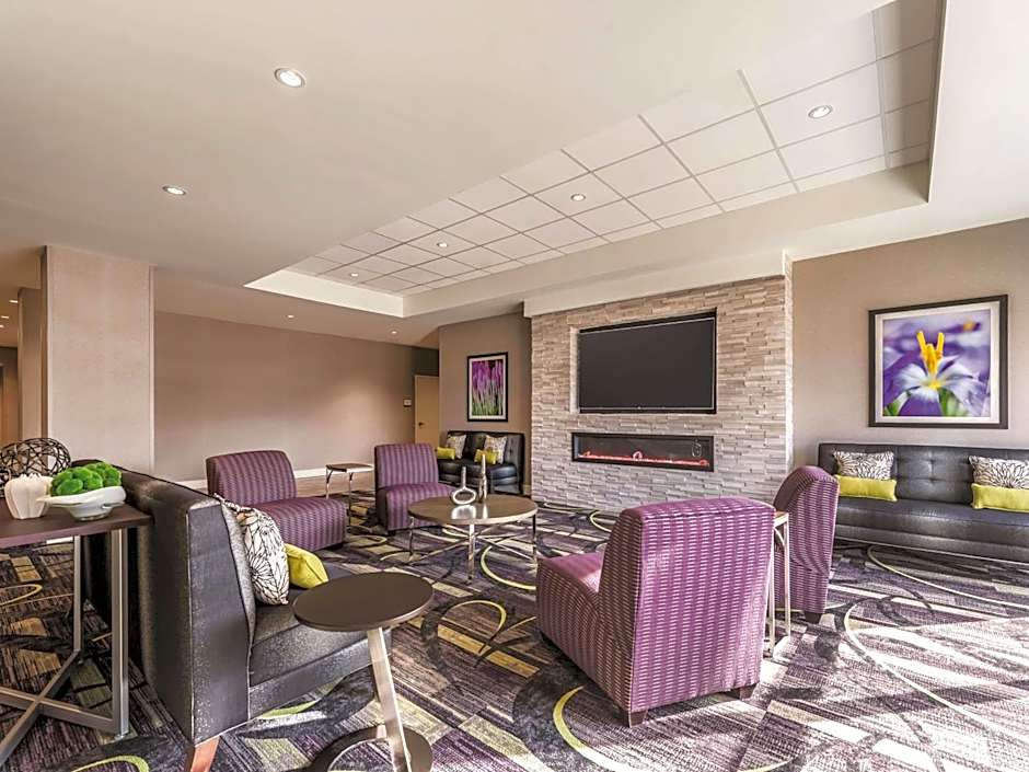 La Quinta Inn & Suites by Wyndham Cincinnati Sharonville