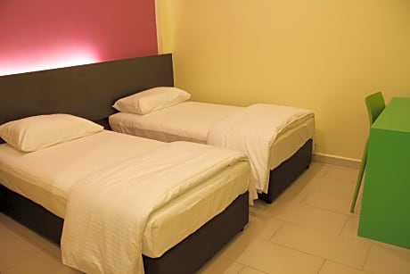 Deluxe Twin with Window