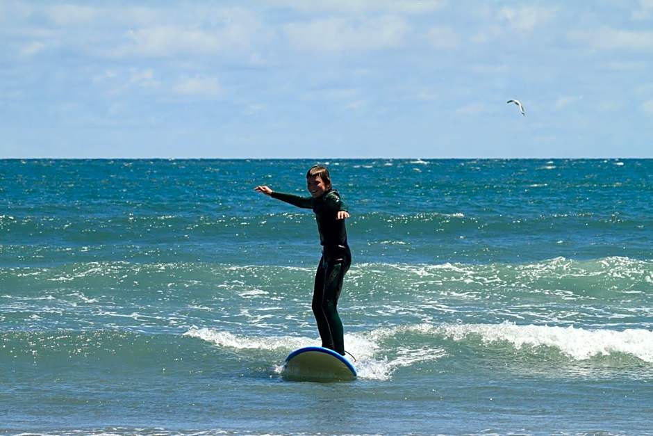 Bazils hostel & Surf School