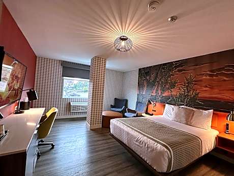 1 Queen Bed, Nonsmoking