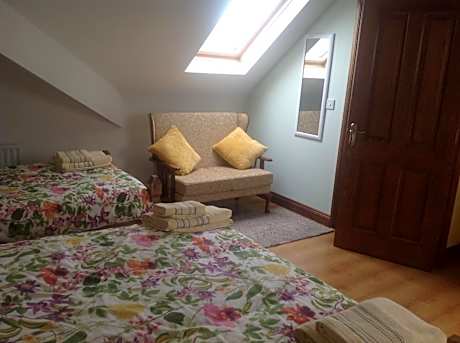 Triple Room with Private Bathroom