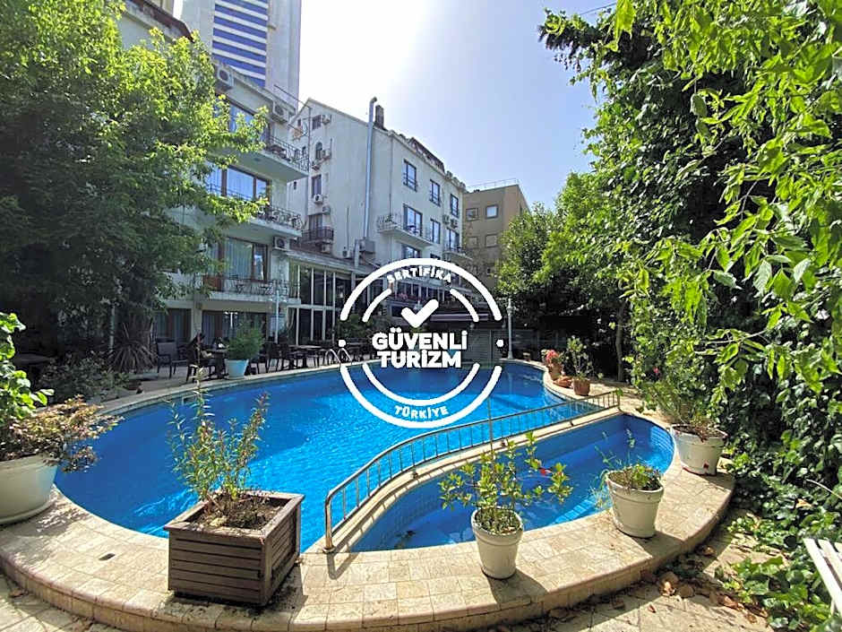 Villa Blanche Hotel SPA & Garden Pool