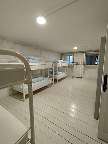 6-Bed Mixed Dormitory Room