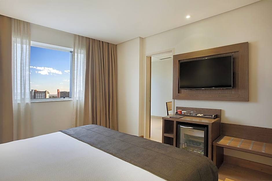 Photo 1 of 7 of Executive Superior, City View