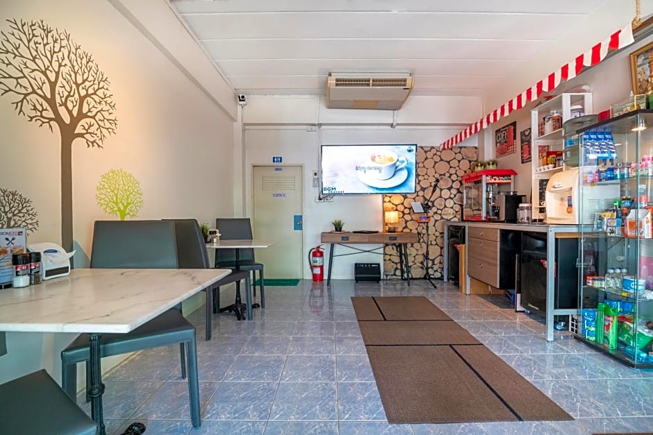 OYO 838 Aromdee Apartment