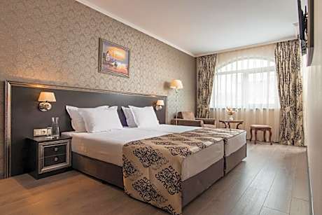 Family Room (4 Adults)