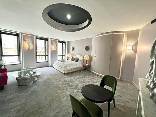 The place to be in Saint Germain des Près - Montana 2