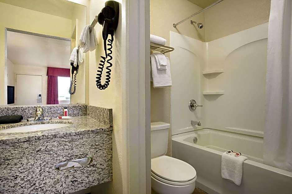 Travelodge by Wyndham Winslow