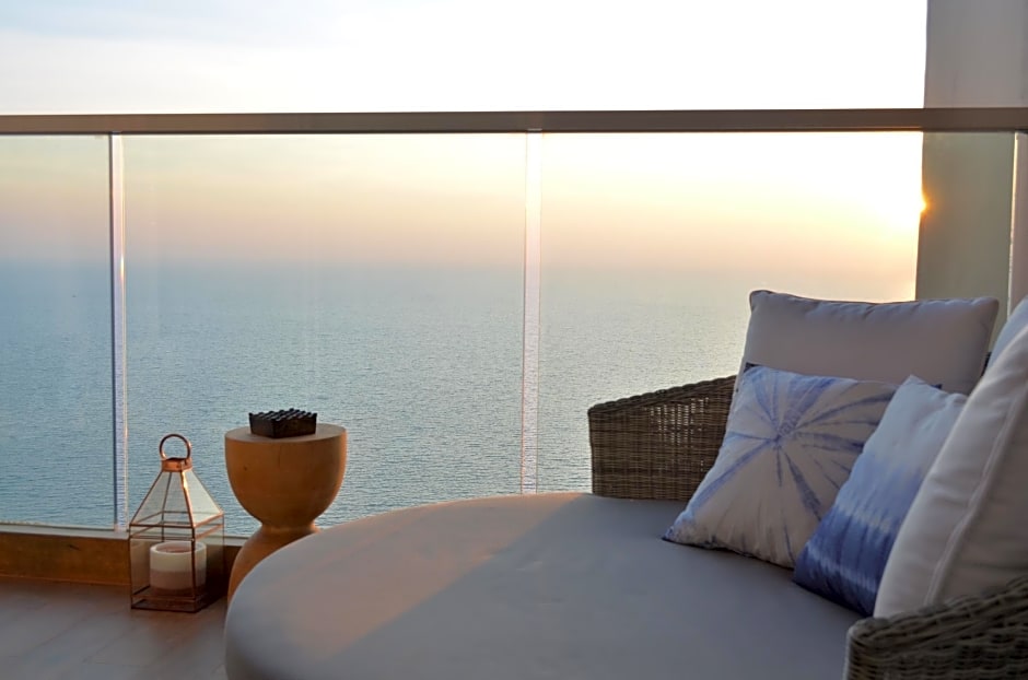 EveRyDaY BEACHFRONT STYLISH  LUXURY* JOMTIEN