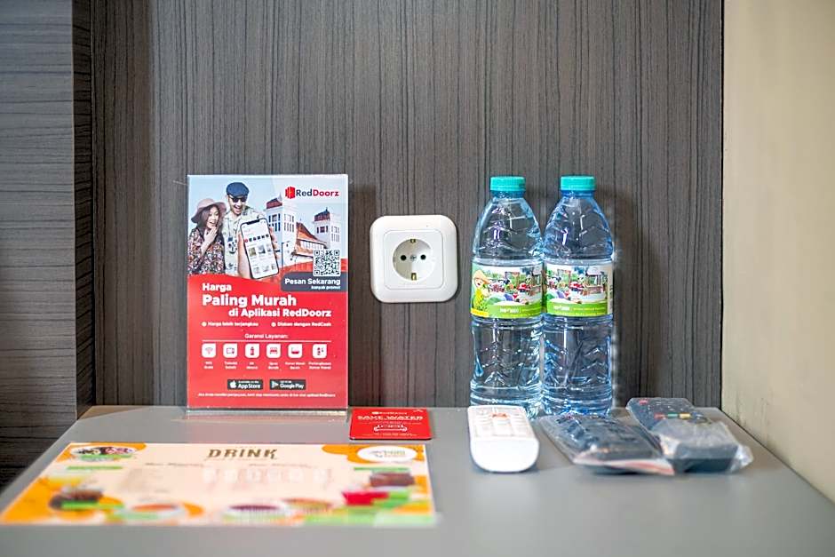 RedDoorz near Wisata Paribendo Lawang