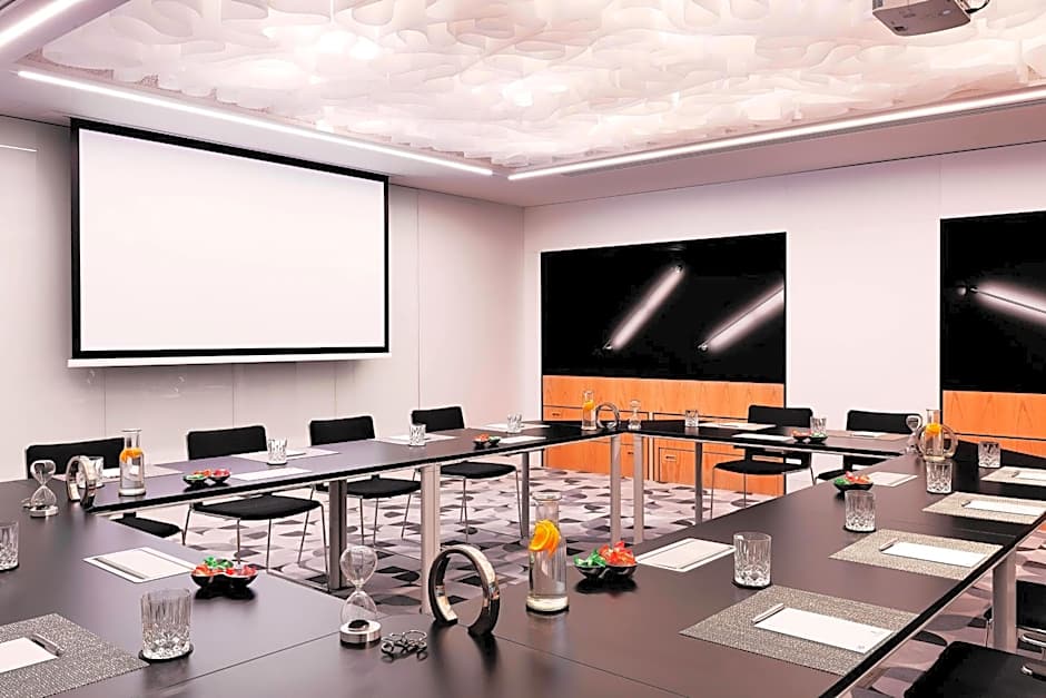 Renaissance Warsaw Airport Hotel