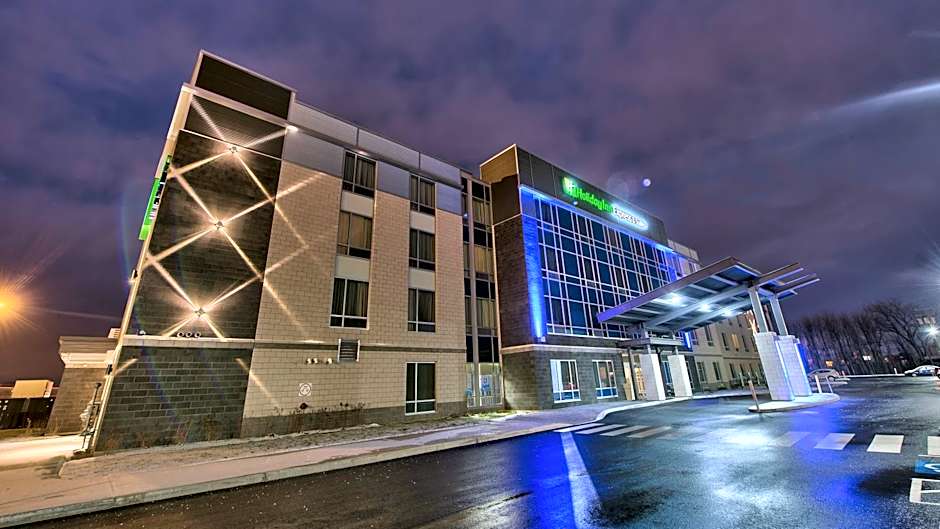 Holiday Inn Express & Suites Vaudreuil-Dorion By IHG