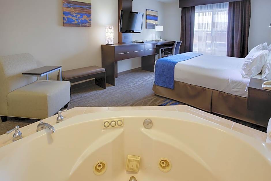 Photo 1 of 2 of 1 King Bed Suite