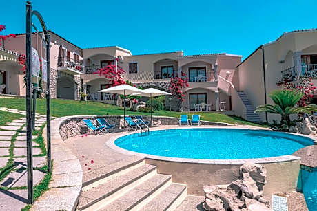 ISA-Residence with swimming-pool in Badesi, apartments with air conditioning and private outdoor space