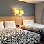 Econo Lodge Motel Village