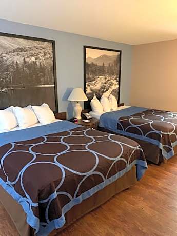 Double Room with Two Double Beds - Pet Friendly/Non-Smoking