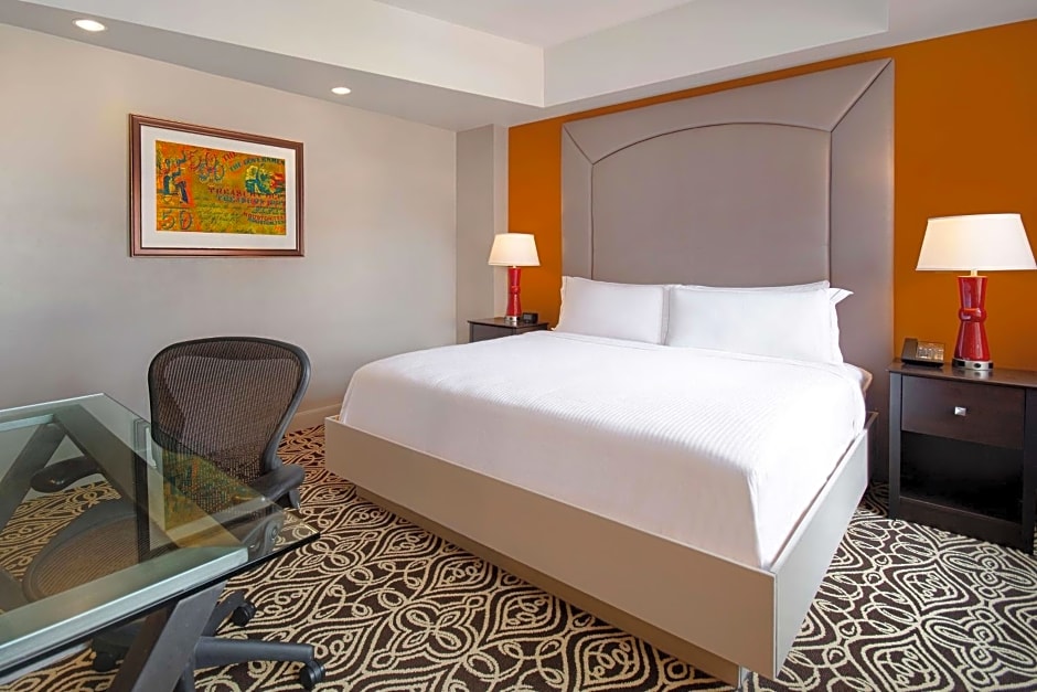 The Sam Houston, Curio Collection By Hilton