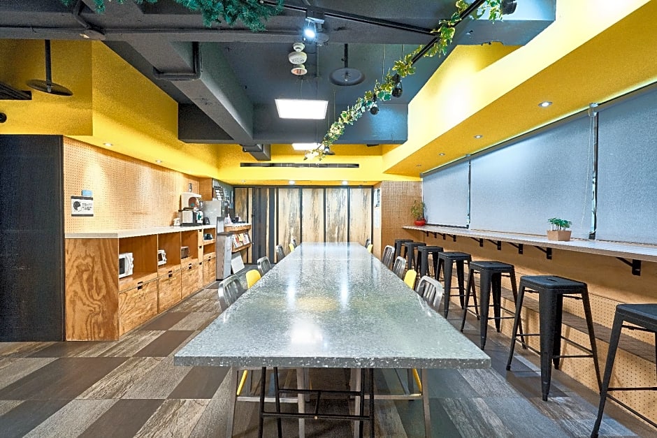 Bouti City Capsule Inn