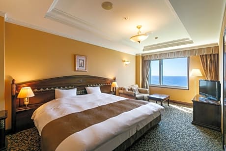 Ocean Front Wide King Double Room - Non-Smoking