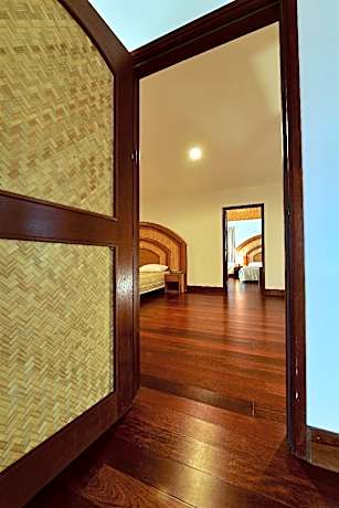 Royal Bungalow Garden