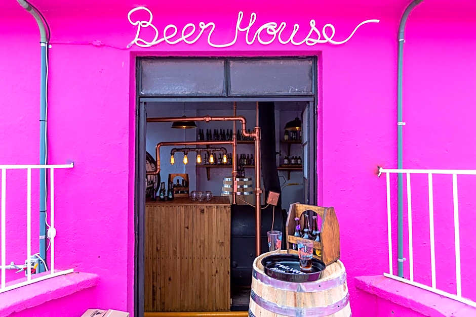 Mala Vecindad Beer Hotel