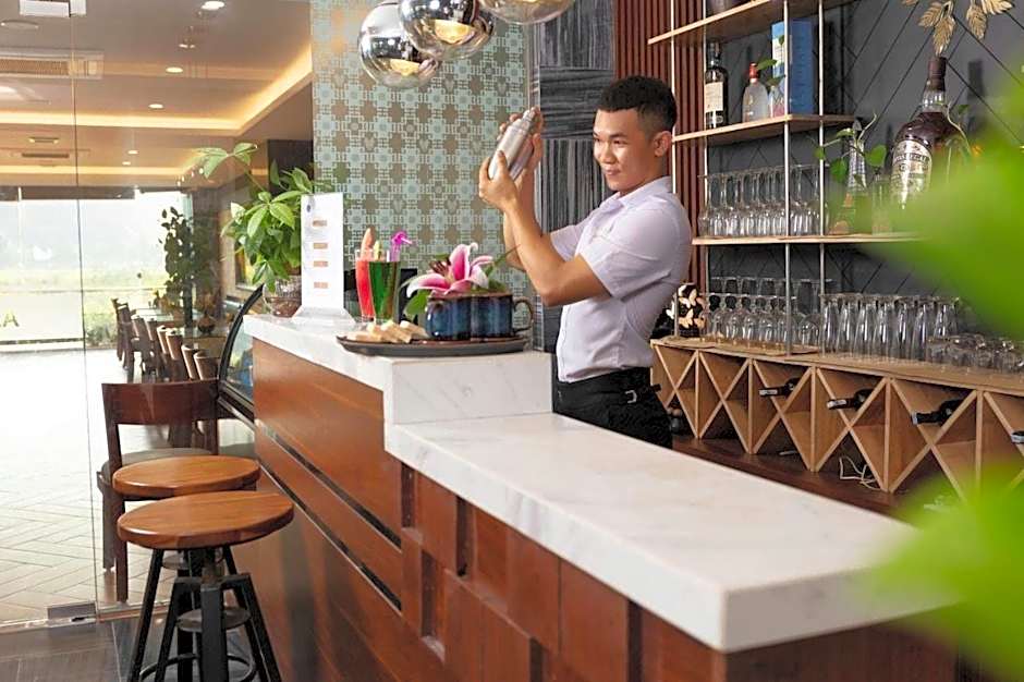 Liberty Hall Tam Coc Hotel & Villa