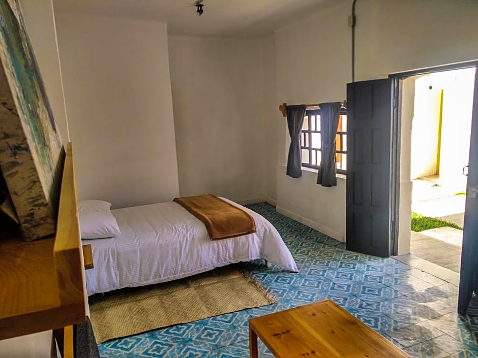 La Tozi Hotel