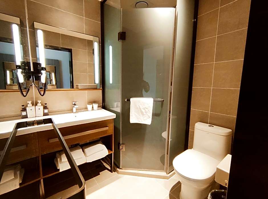 Hanting Hotel Qingdao Yan'an 3rd Road Zhiquan Road Metro Station