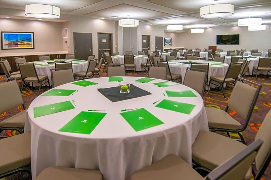 Holiday Inn - New Orleans Airport North, an IHG Hotel