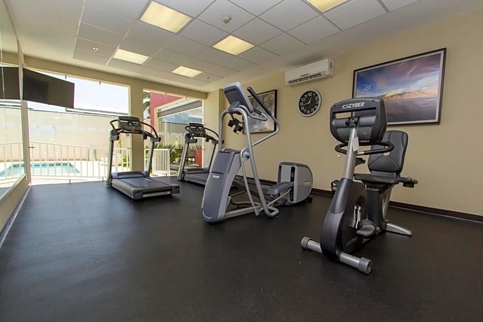 Holiday Inn Express & Suites Guadalajara Aeropuerto By IHG