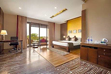 King Suite (Non-Smoking)