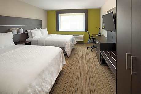 Standard Queen Room with Two Queen Beds - Extra Floor Space