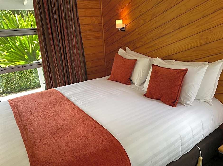 Colonial House Motel