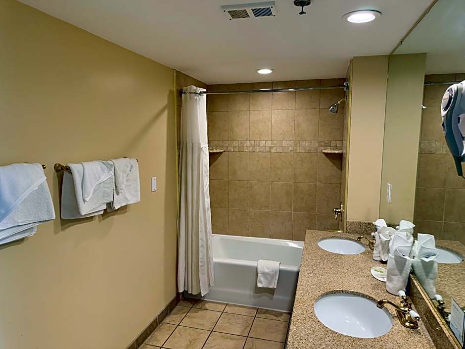 Aquarius Oceanfront Hotel
